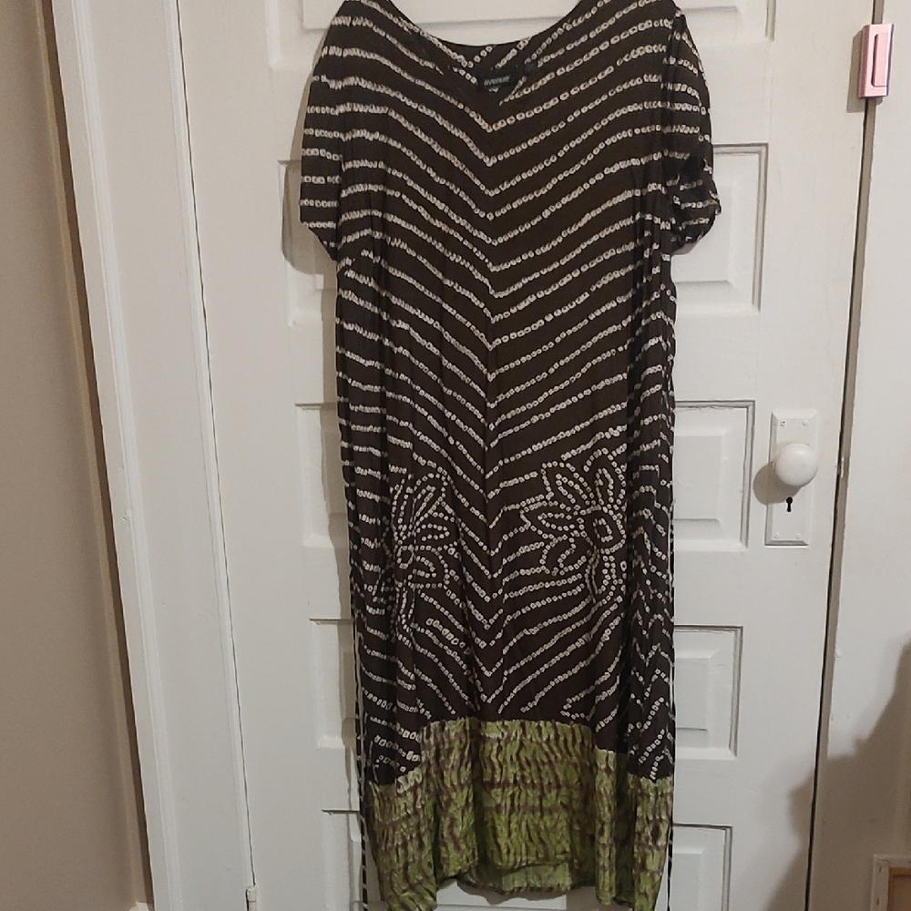 Avenue Black and Gold Puff Sleeve Maxi Sundress